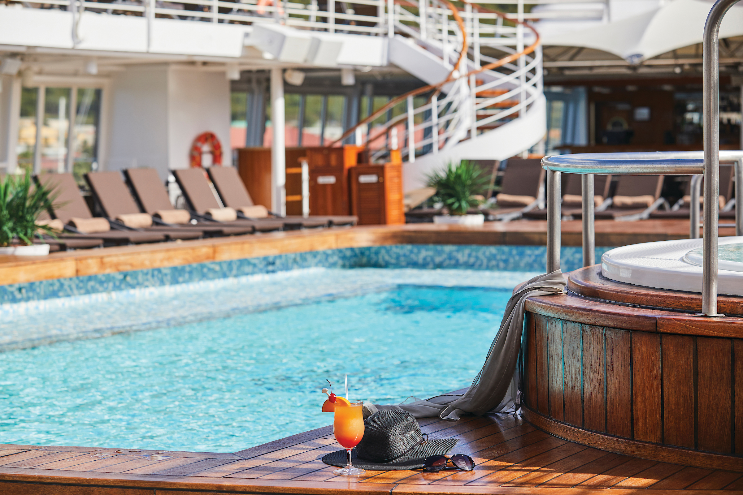 Silversea - Silver Wind - Pool 1.jpg